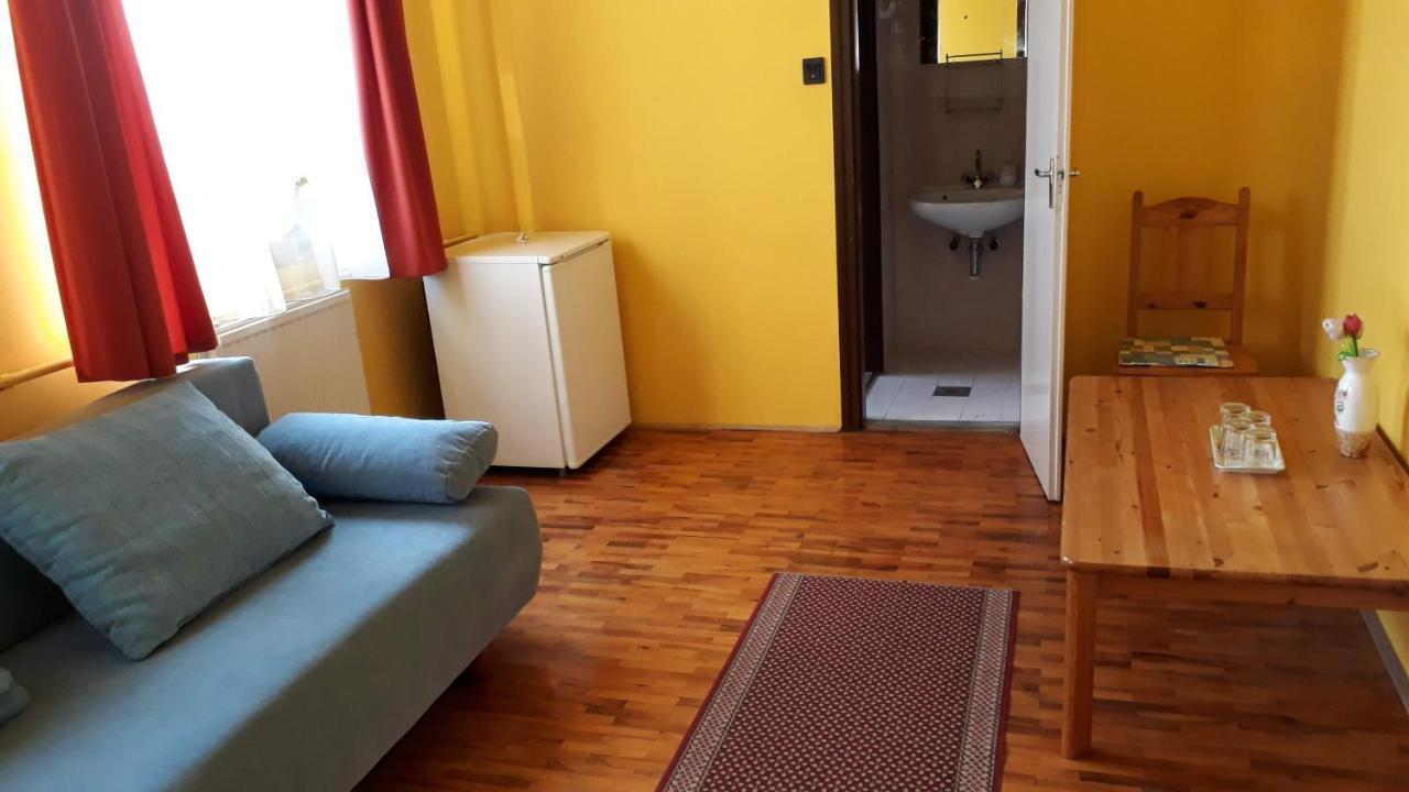 Hotel Centrum Apartman à Hajdúszoboszló Extérieur photo