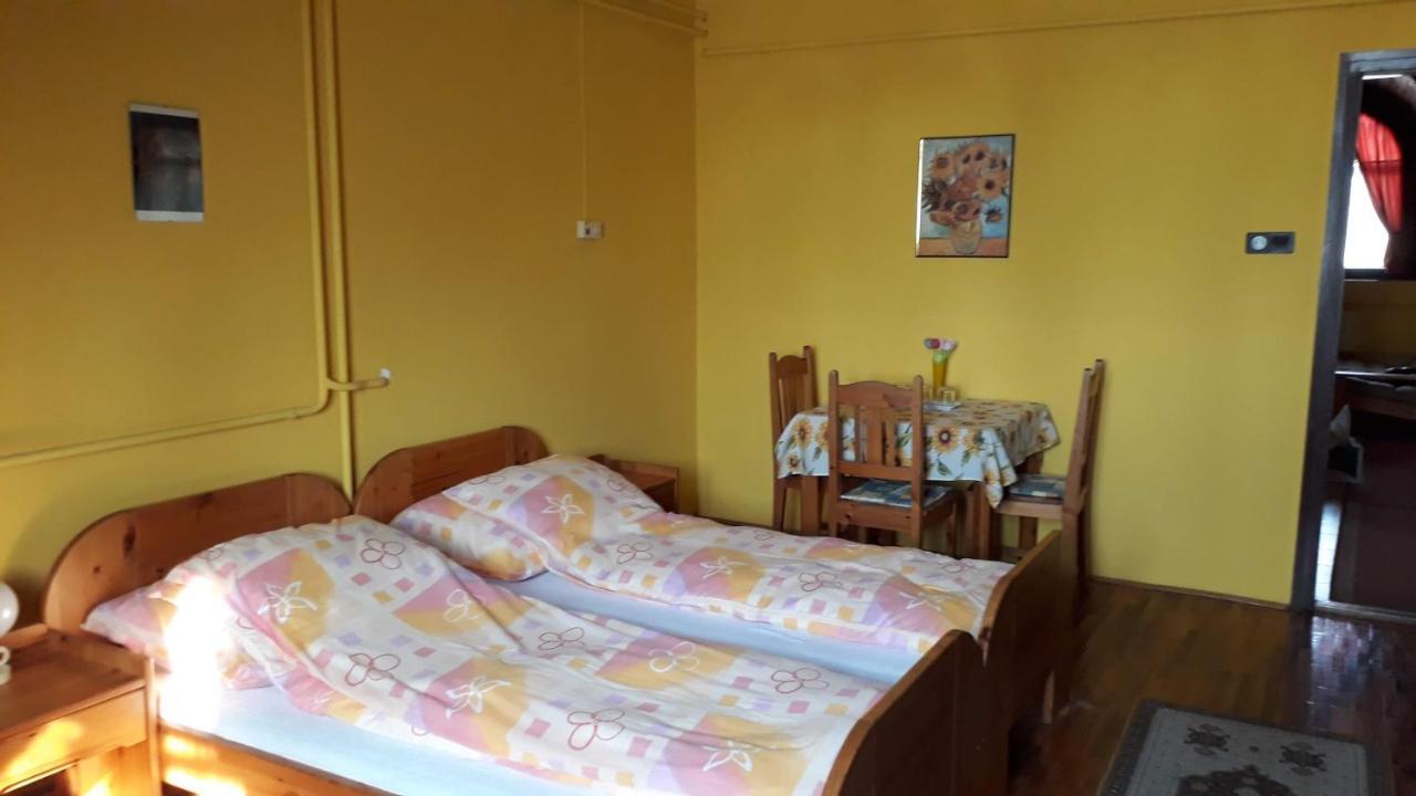 Hotel Centrum Apartman à Hajdúszoboszló Extérieur photo