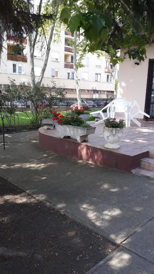 Hotel Centrum Apartman à Hajdúszoboszló Extérieur photo